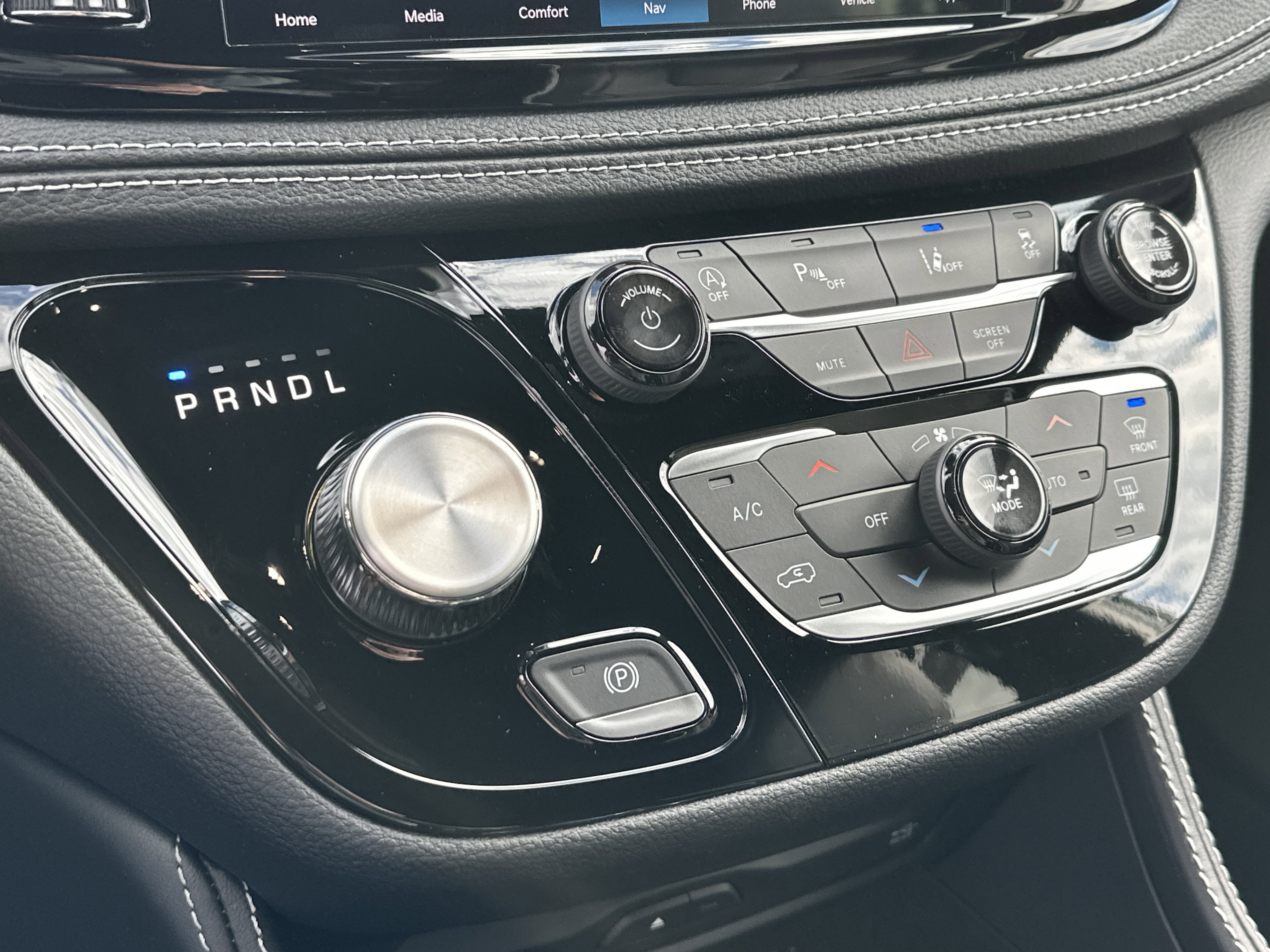 New 2026 Chrysler Pacifica Limited image 6