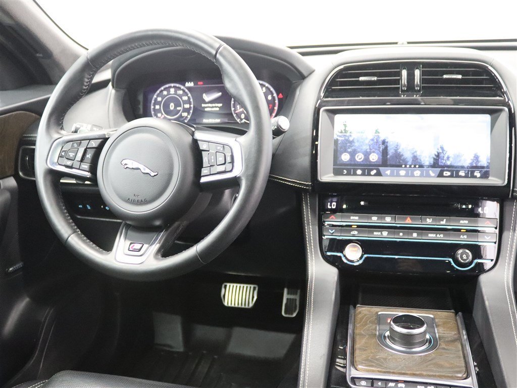 Used 2019 Jaguar F-PACE S AWD/4WD image 24
