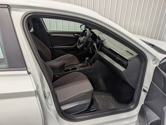 Used 2025 Volkswagen Jetta Sport image 26