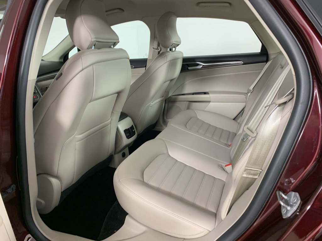 Used 2017 Ford Fusion SE w/ Fusion SE Technology Package image 31