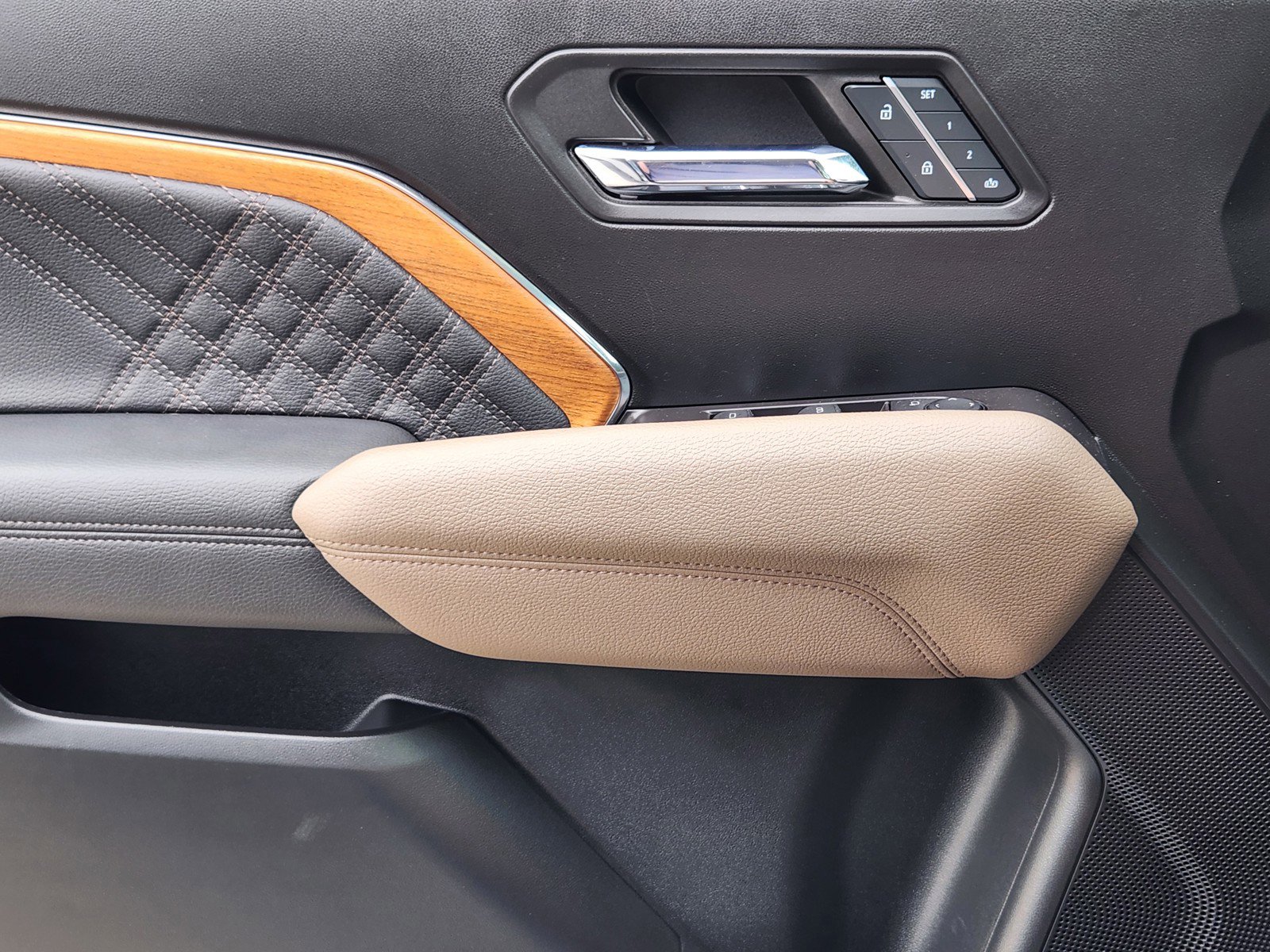 Used 2024 GMC Canyon Denali image 21