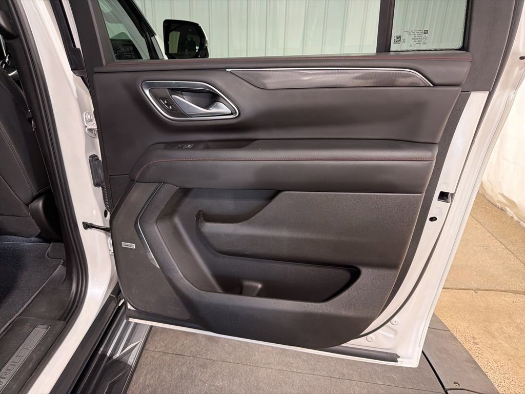 Certified 2022 Chevrolet Suburban RST w/ Luxury Package AWD/4WD image 17