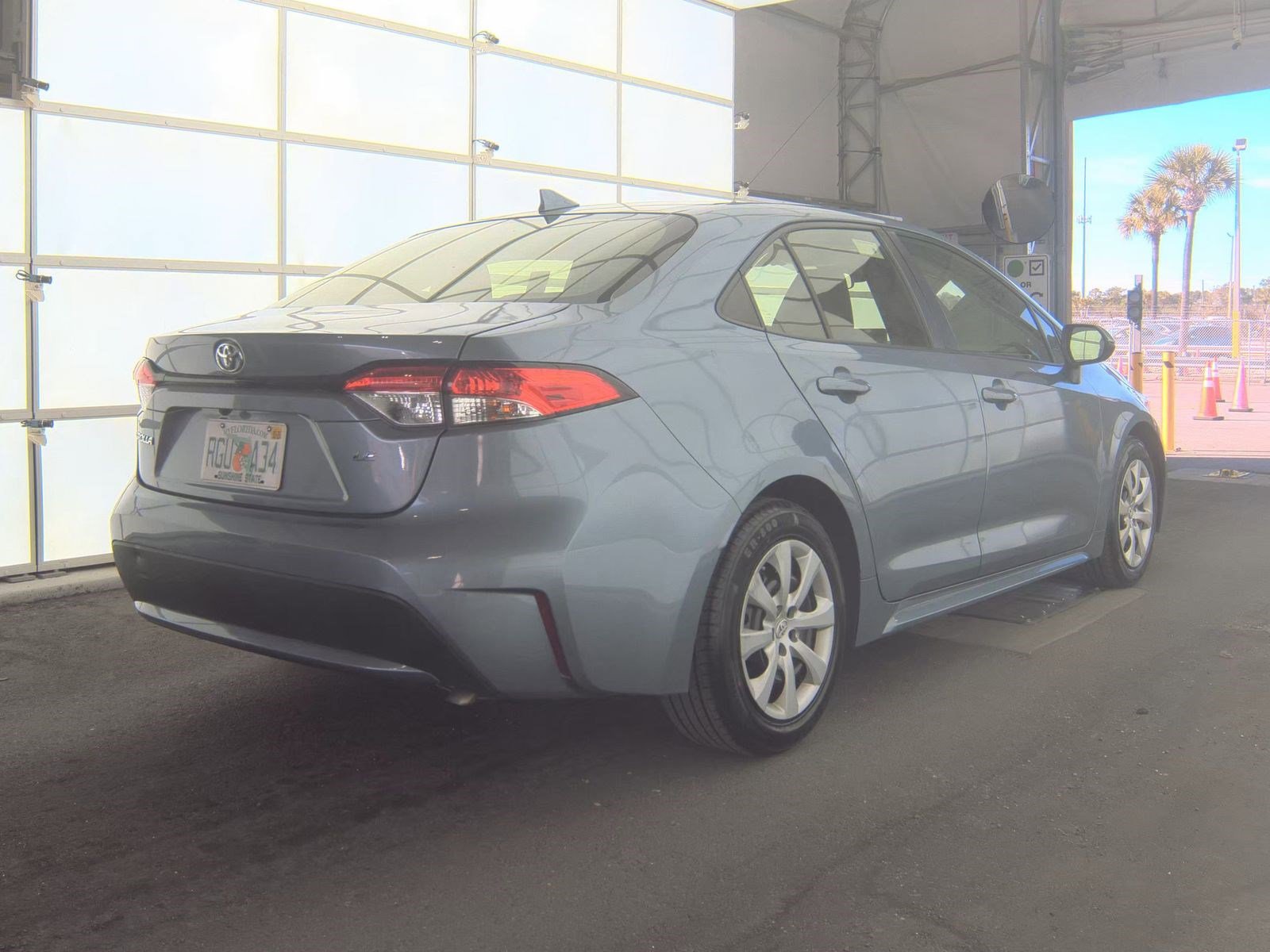 Used 2022 Toyota Corolla LE FWD image 6