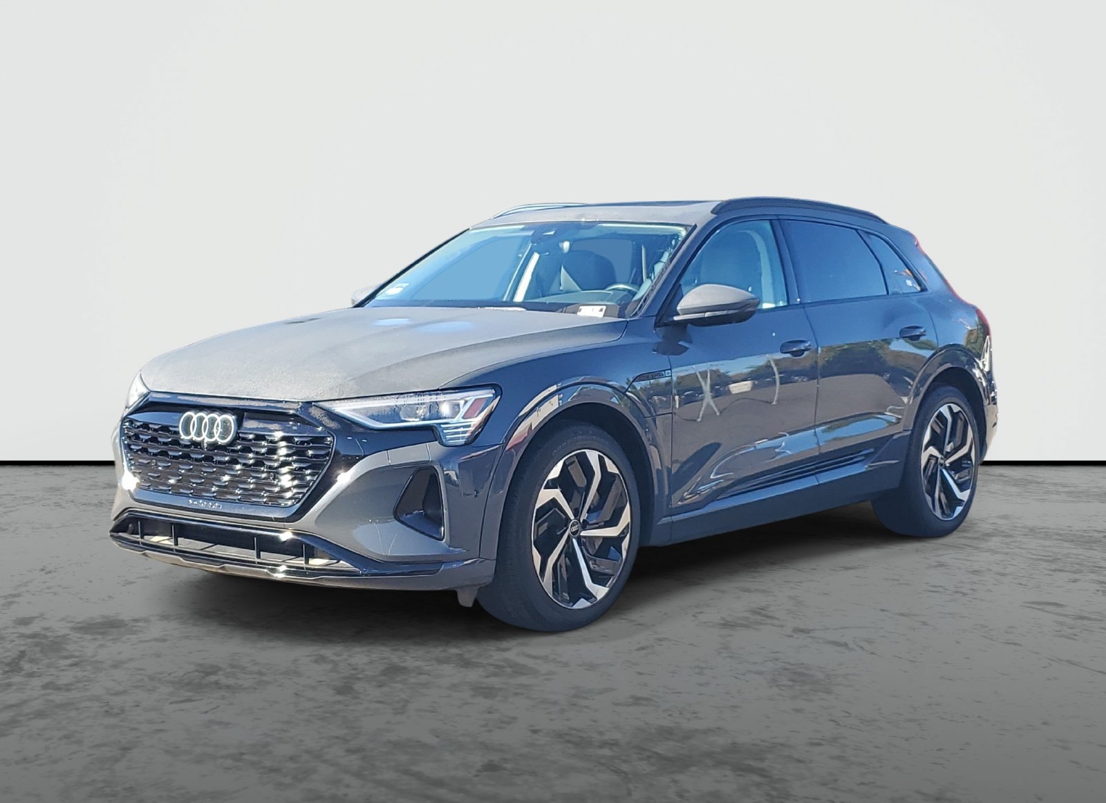 Used 2024 Audi Q8 e-tron Premium Plus w/ Premium Plus Package AWD/4WD image 2