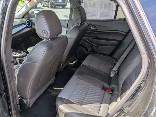Used 2025 Chevrolet Trax LT FWD image 14