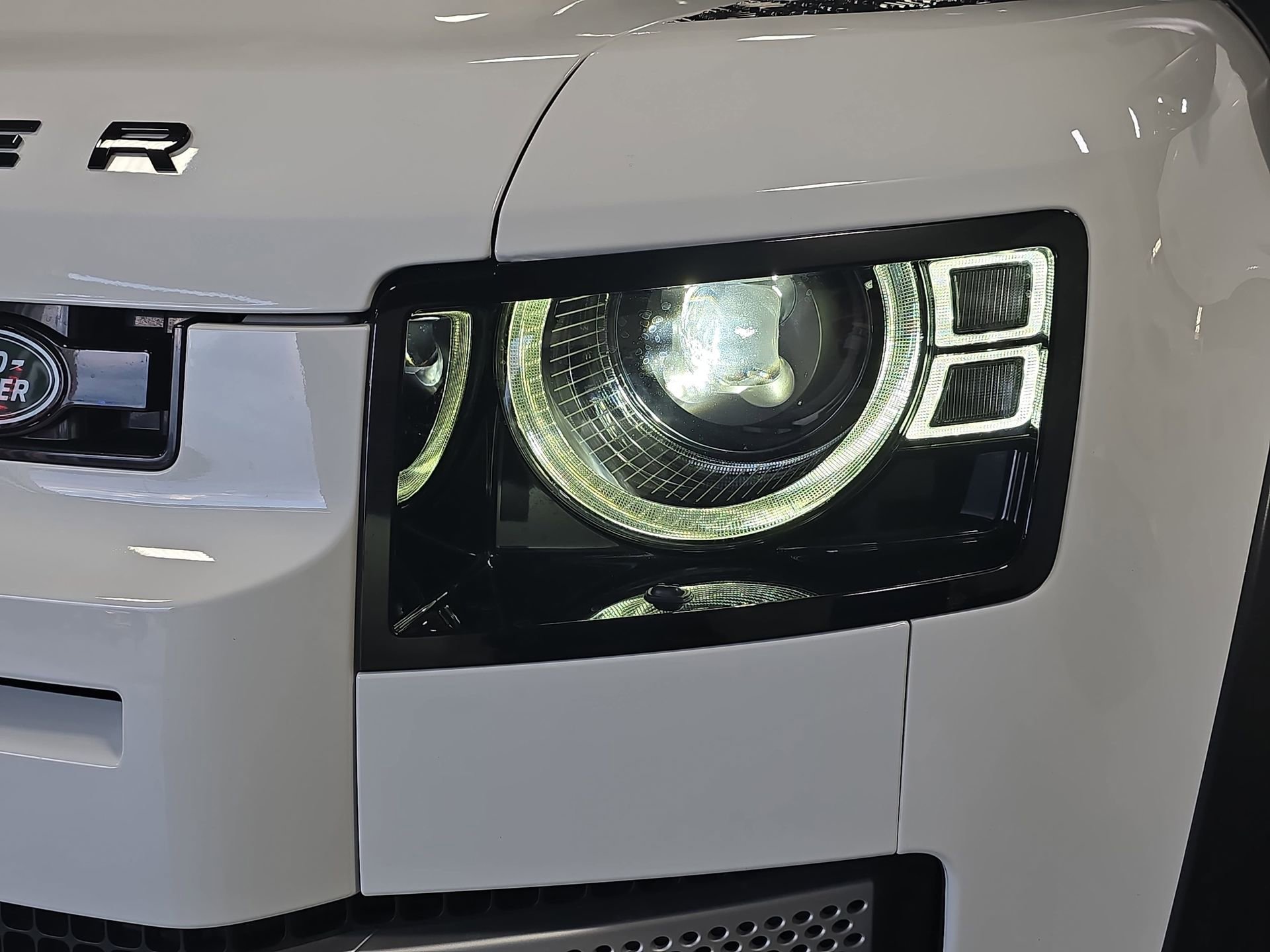 Used 2020 Land Rover Defender 110 HSE AWD/4WD image 29
