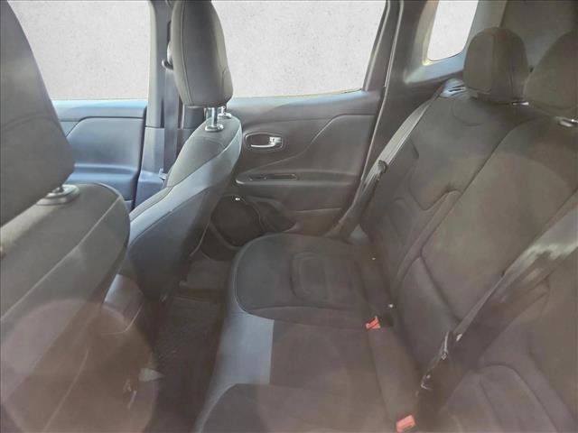 Used 2017 Jeep Renegade Altitude w/ Advanced Technology Group AWD/4WD image 10