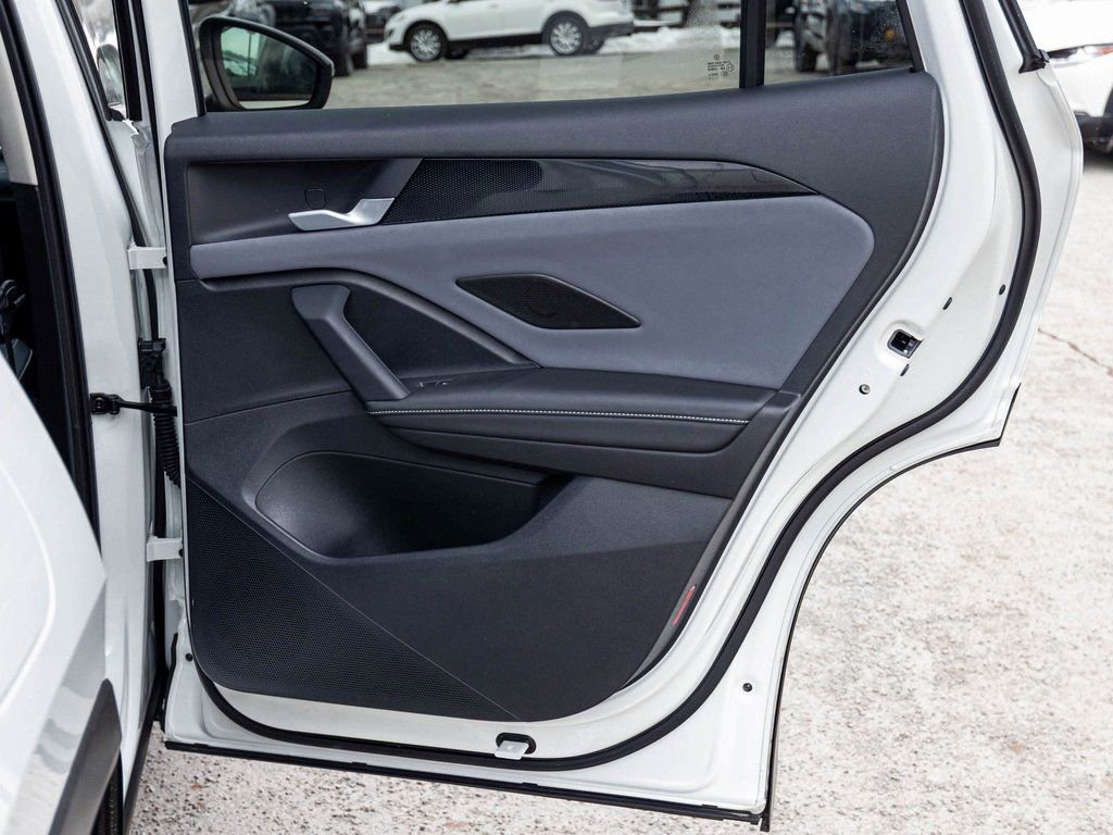 Used 2025 Volkswagen Tiguan SE image 15