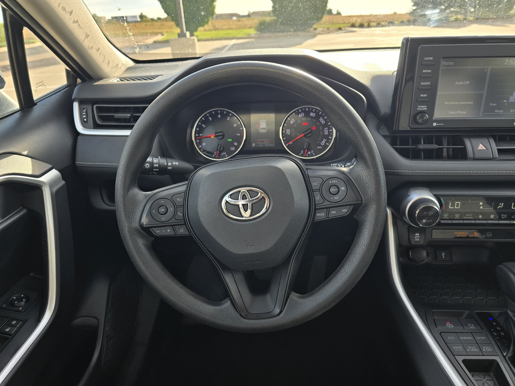 Used 2021 Toyota RAV4 XLE AWD/4WD image 26