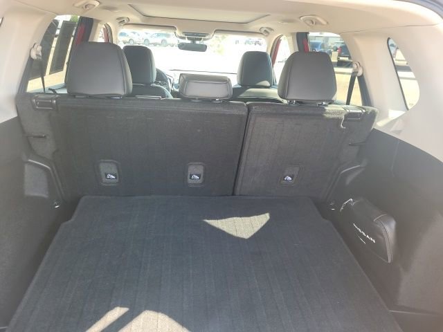 Used 2025 Nissan Rogue SV w/ SV Premium Package image 10