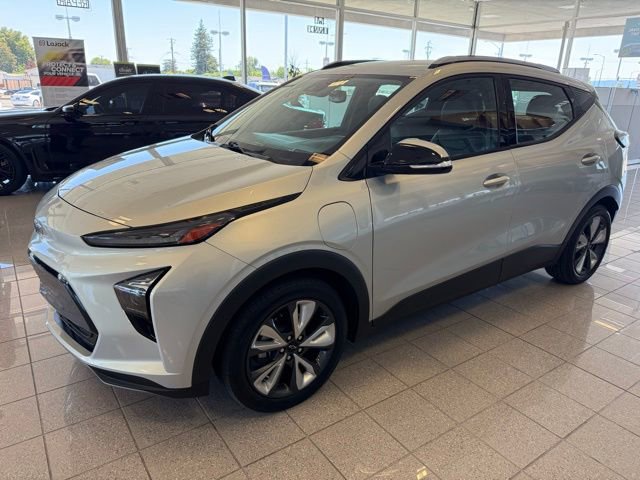 Used 2022 Chevrolet Bolt EUV LT w/ Convenience Package FWD image 6