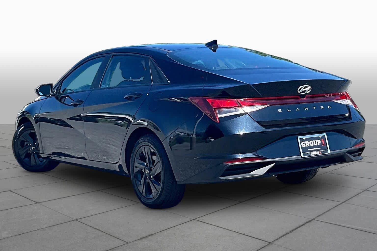 Used 2023 Hyundai Elantra SEL w/ Cargo Package FWD image 12