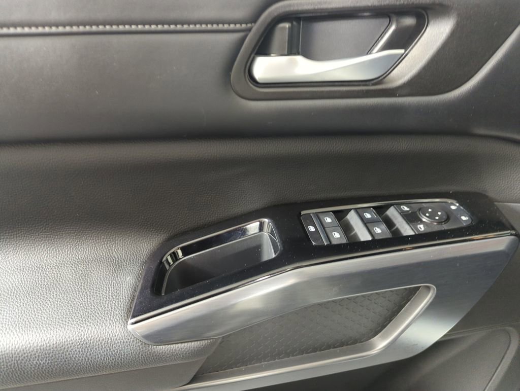 Used 2024 Nissan Pathfinder SL w/ Cargo Package image 9