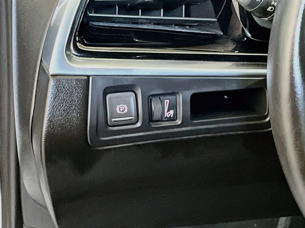 Used 2025 Cadillac XT6 Luxury w/ LPO, Floor Liner Package AWD/4WD image 10