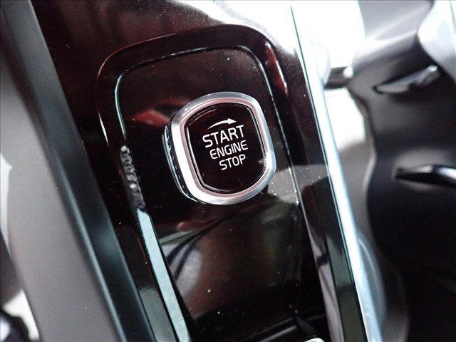 Used 2025 Volvo XC60 B5 Plus AWD/4WD image 21