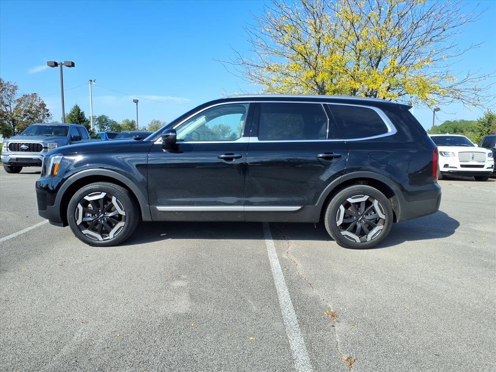 Used 2025 Kia Telluride S image 2