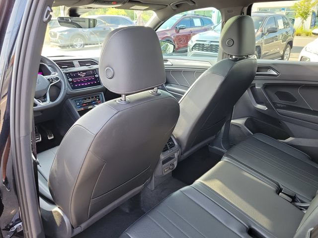 Certified 2023 Volkswagen Tiguan SE R-Line FWD image 9