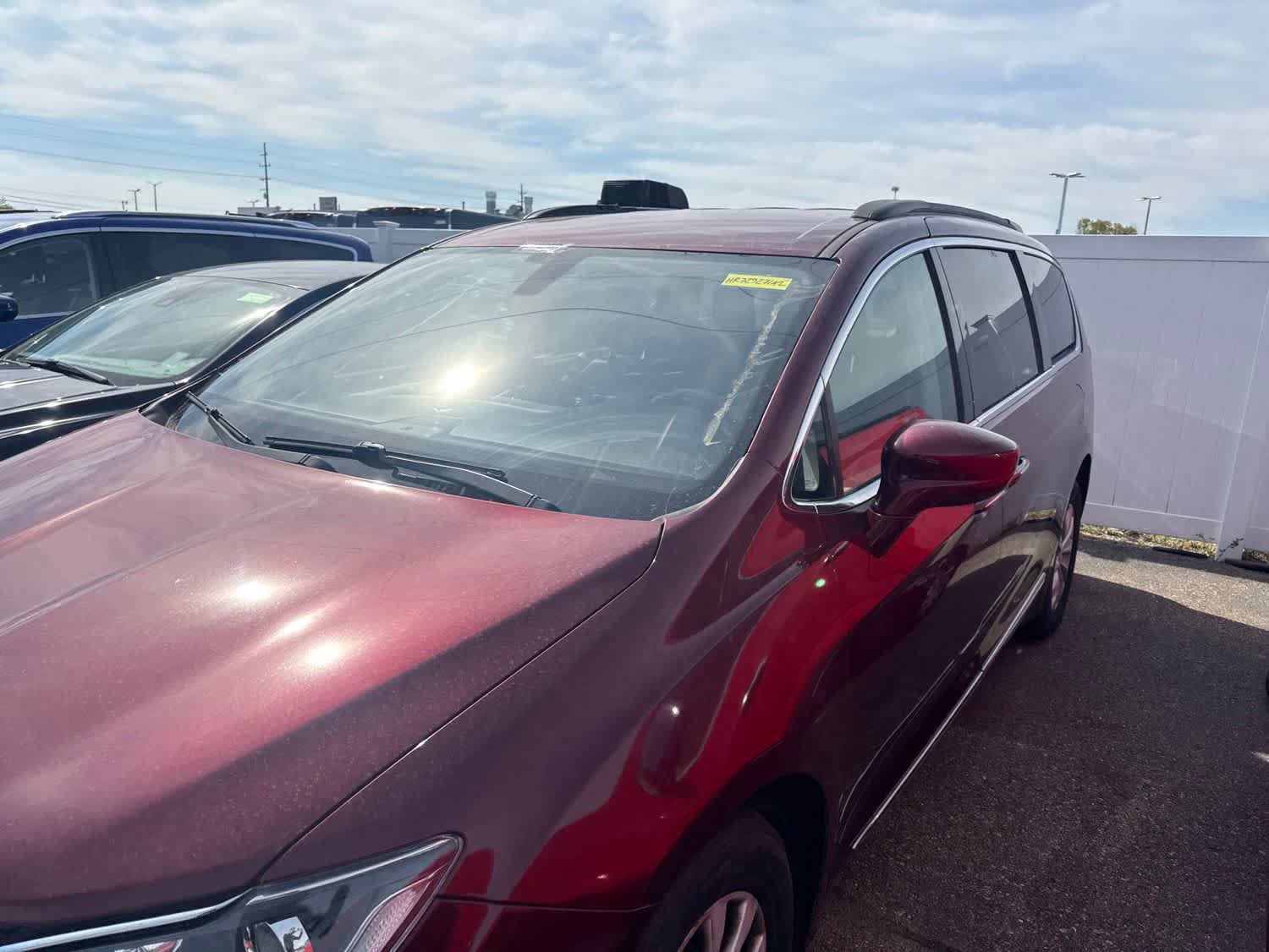 Used 2017 Chrysler Pacifica Touring-L FWD image 17