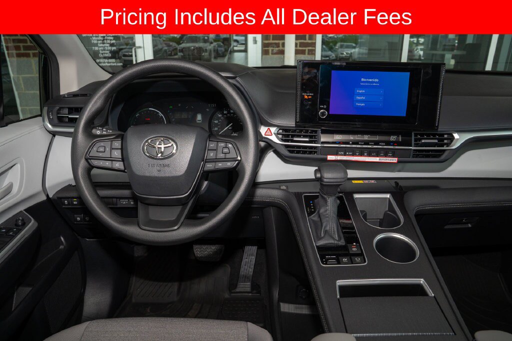 New 2026 Toyota Sienna LE FWD image 8