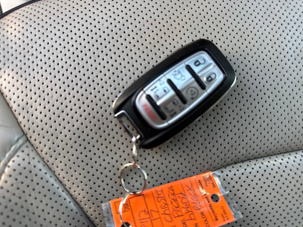 Used 2017 Chrysler Pacifica Platinum image 45