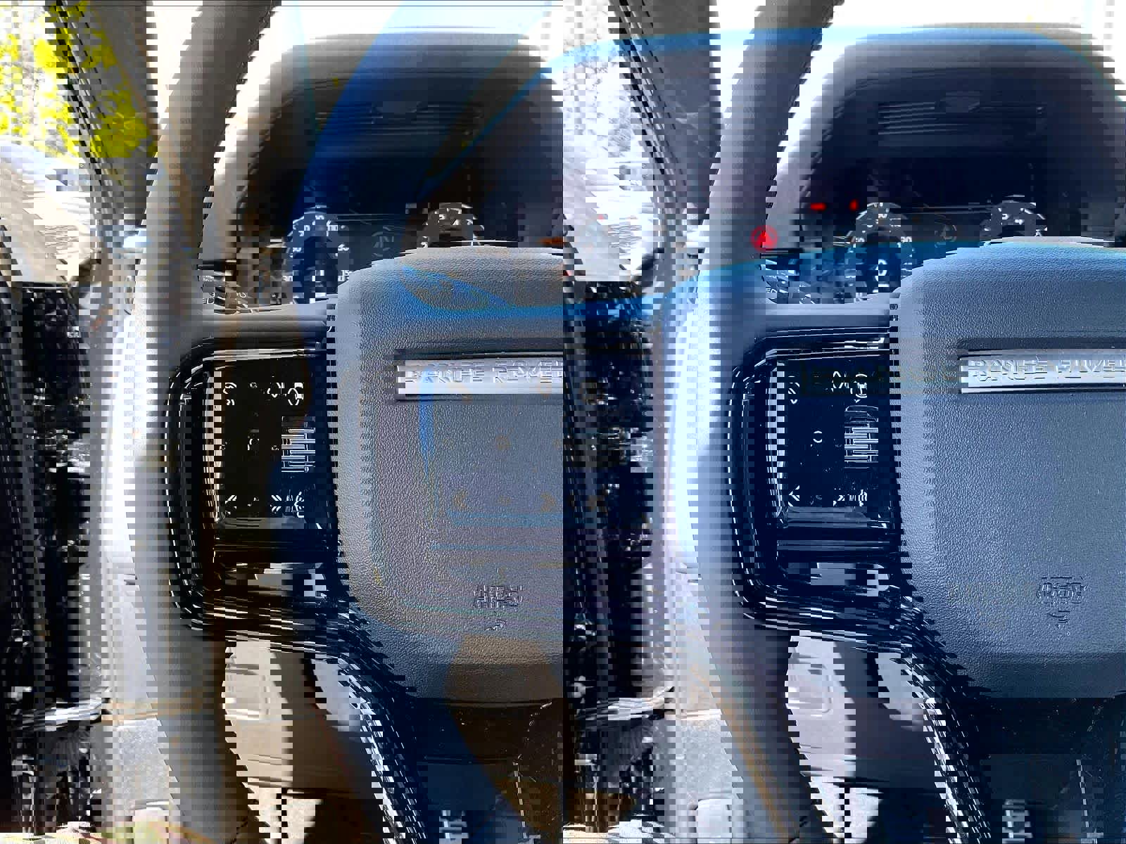 Used 2026 Land Rover Range Rover Evoque Dynamic SE image 19