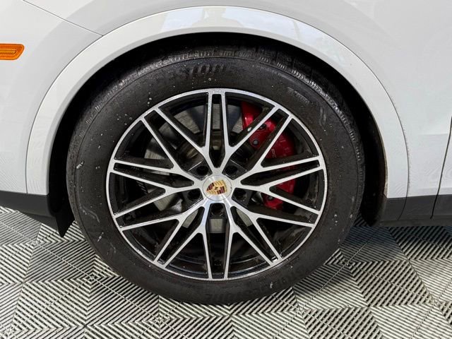 Used 2025 Porsche Cayenne S image 15
