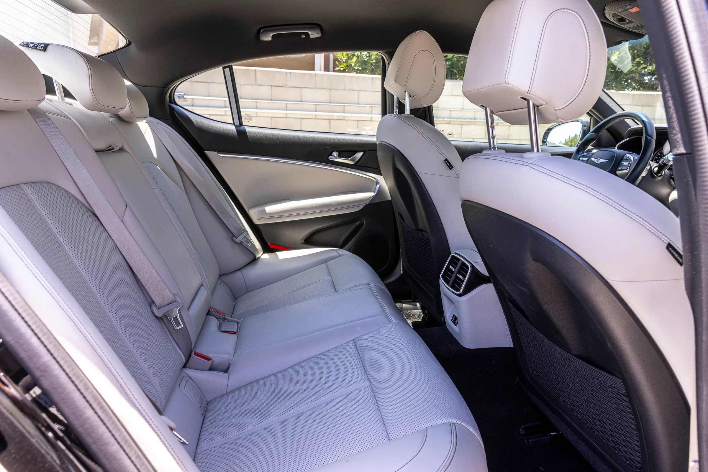 Used 2025 Genesis G70 2.5T RWD image 31