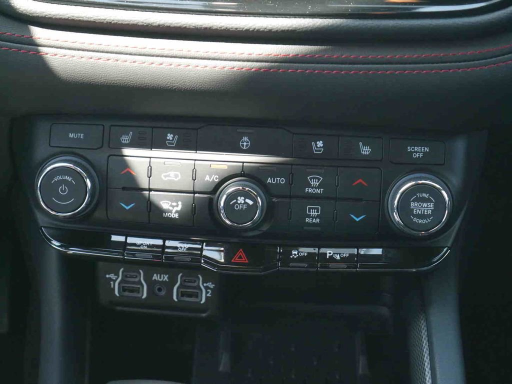 Used 2025 Dodge Durango R/T AWD/4WD image 9