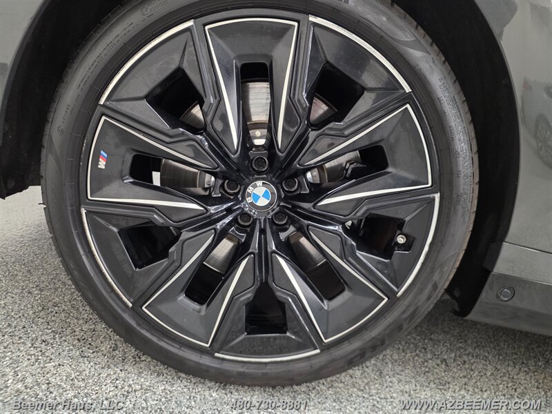 Used 2024 BMW 760i xDrive w/ Executive Package AWD/4WD image 40