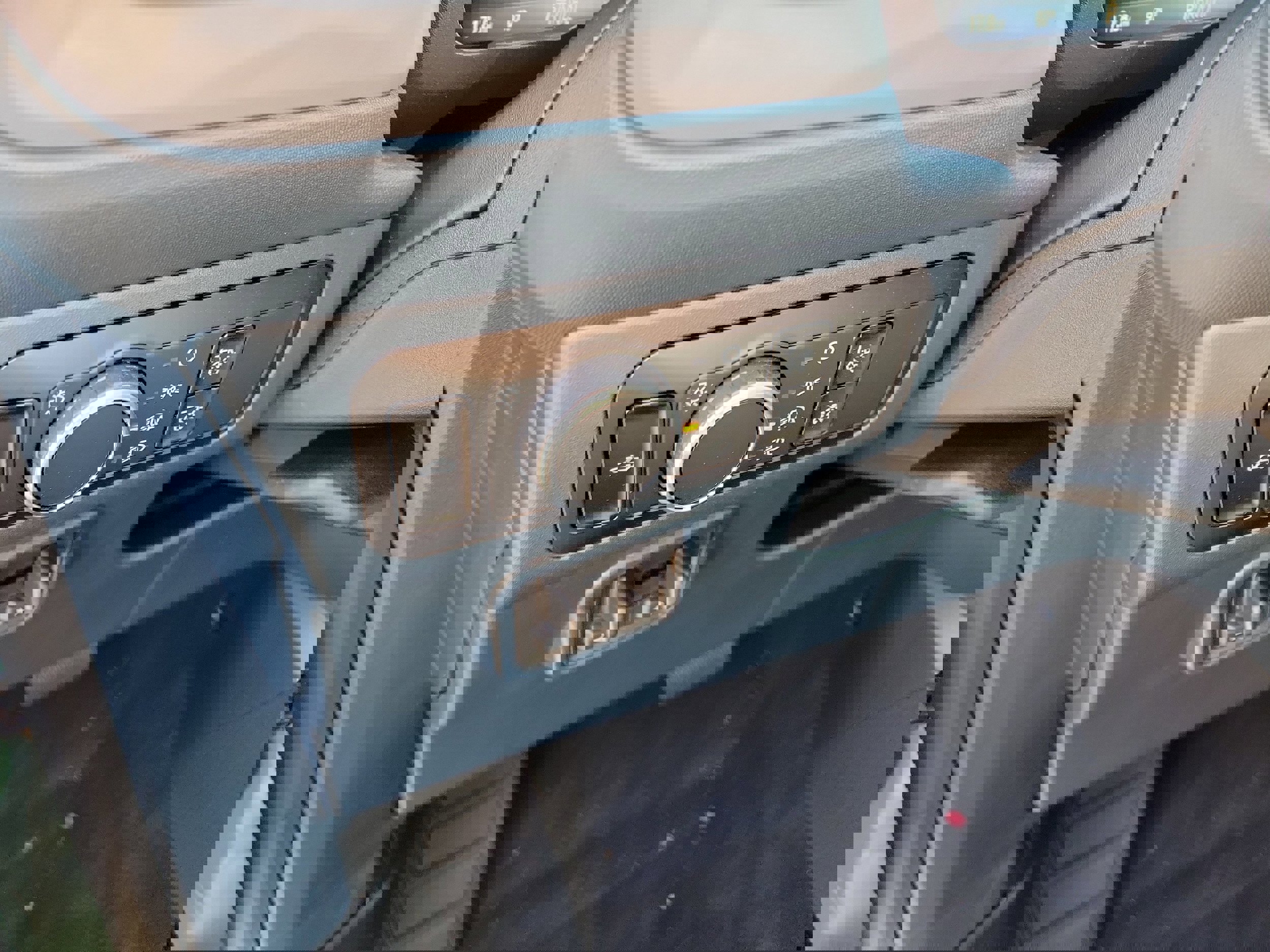 New 2025 Ford Maverick XLT w/ Black Appearance Package image 20