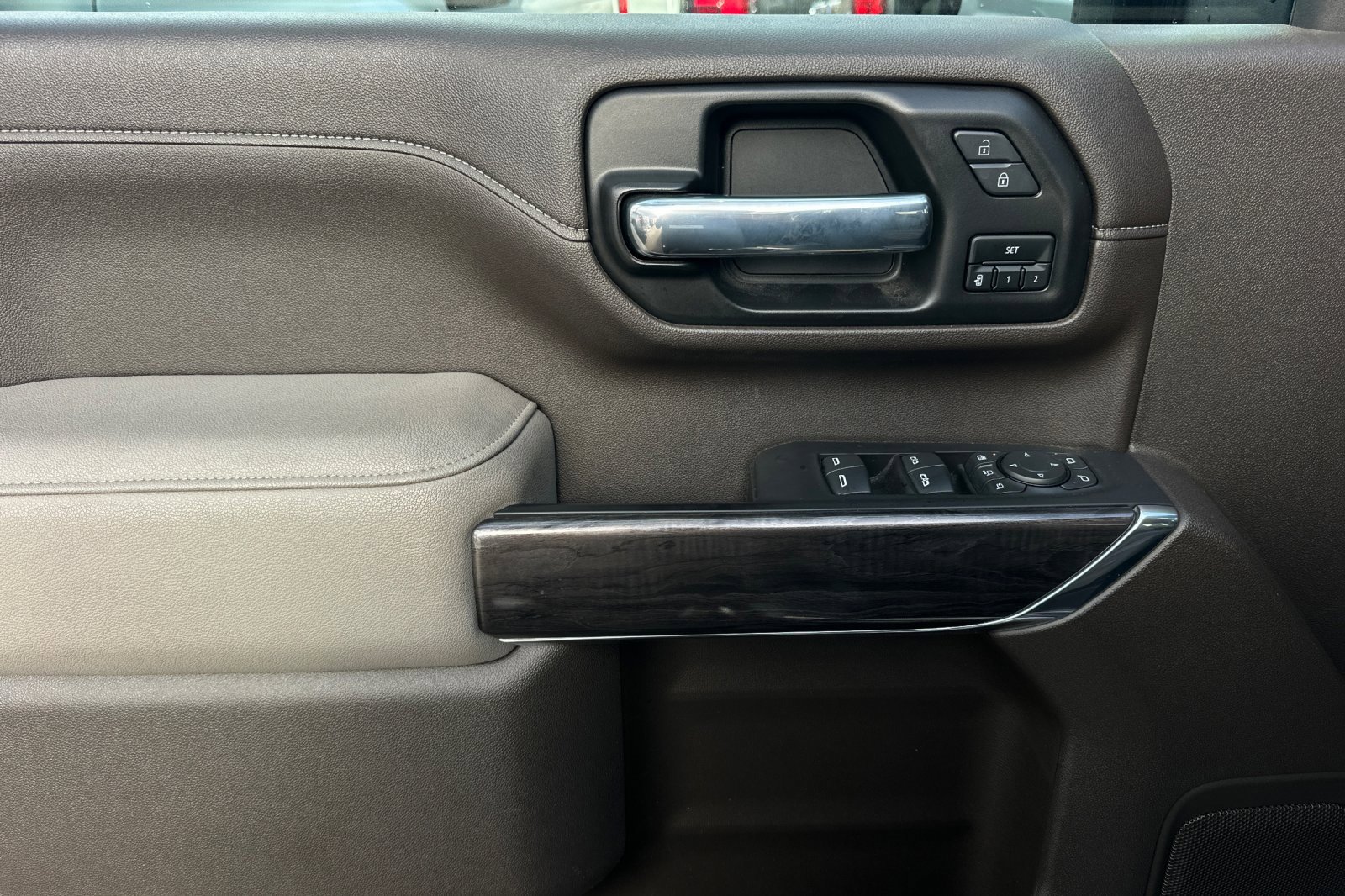 Used 2021 Chevrolet Silverado 2500 LTZ w/ LTZ Convenience Package image 11