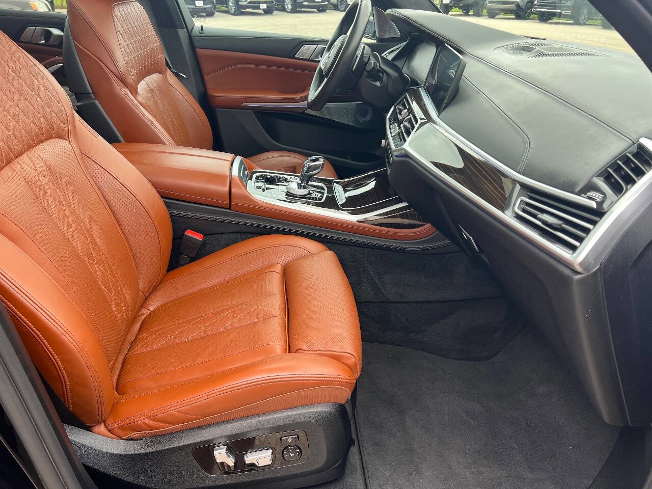 Used 2021 BMW X7 M50i w/ Executive Package image 21