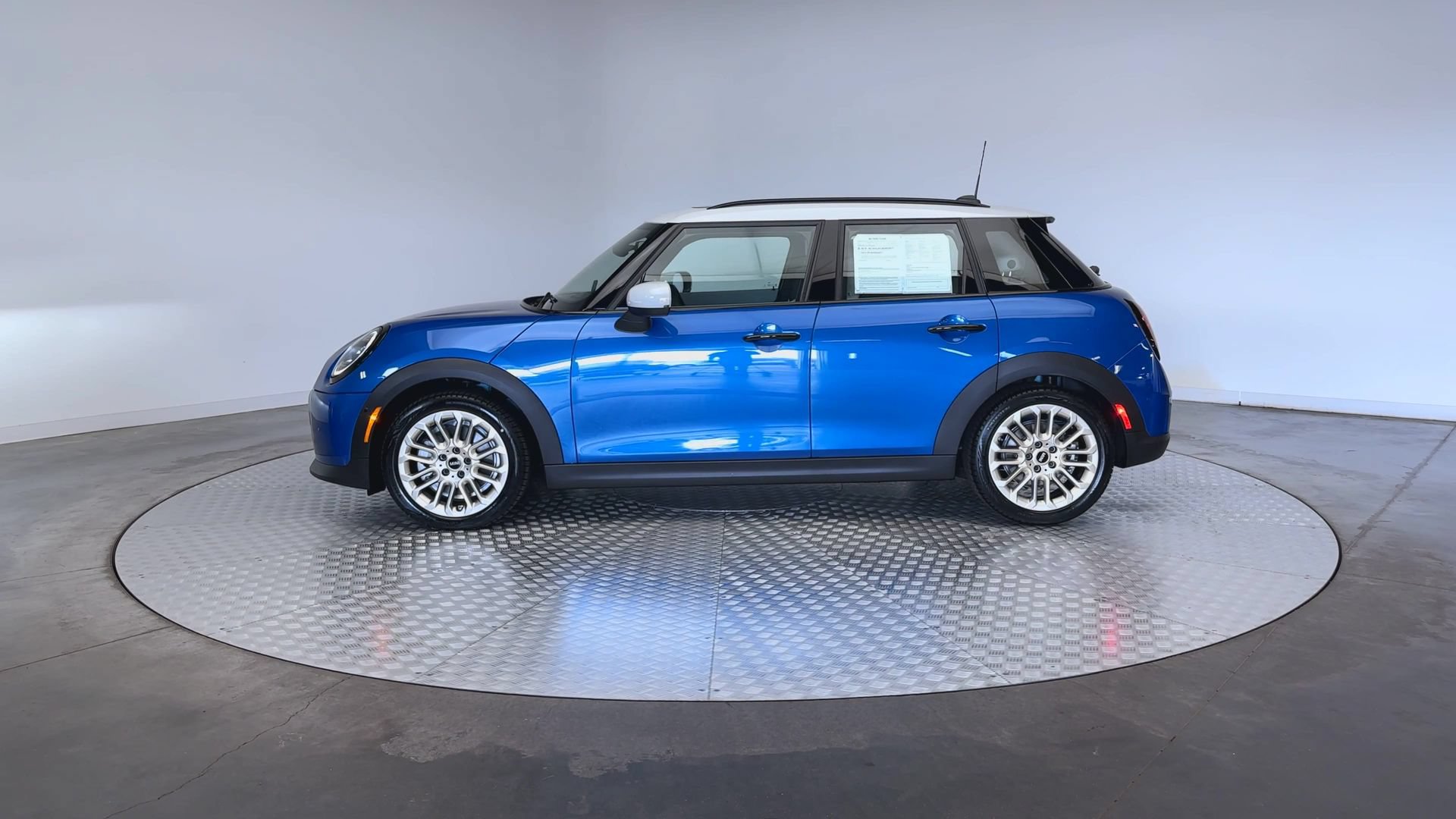 Used 2026 MINI Cooper 4-Door Hardtop FWD image 5