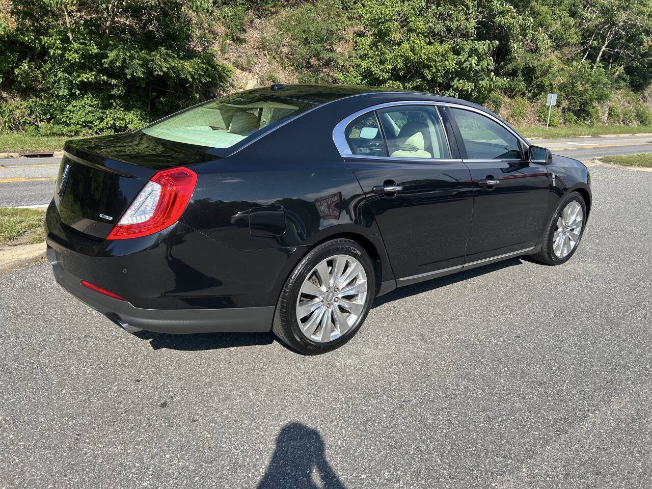 Used 2013 Lincoln MKS AWD image 8