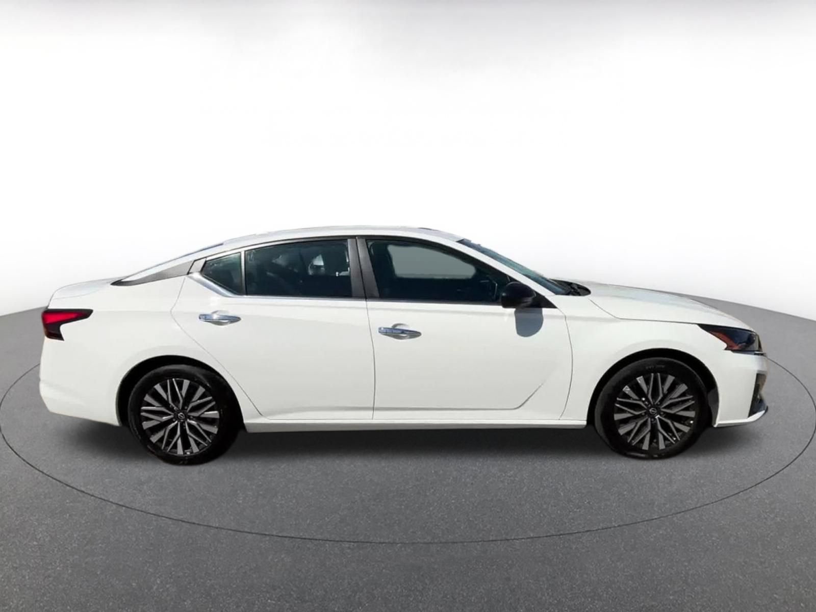 Used 2025 Nissan Altima 2.5 SV FWD image 16