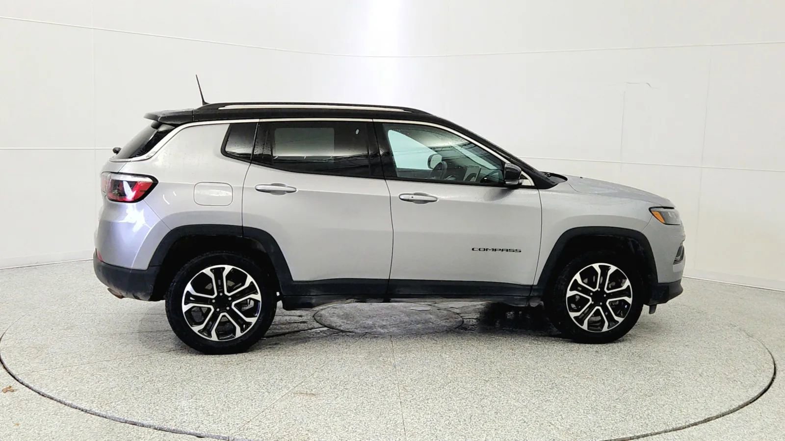 Used 2022 Jeep Compass Limited image 8