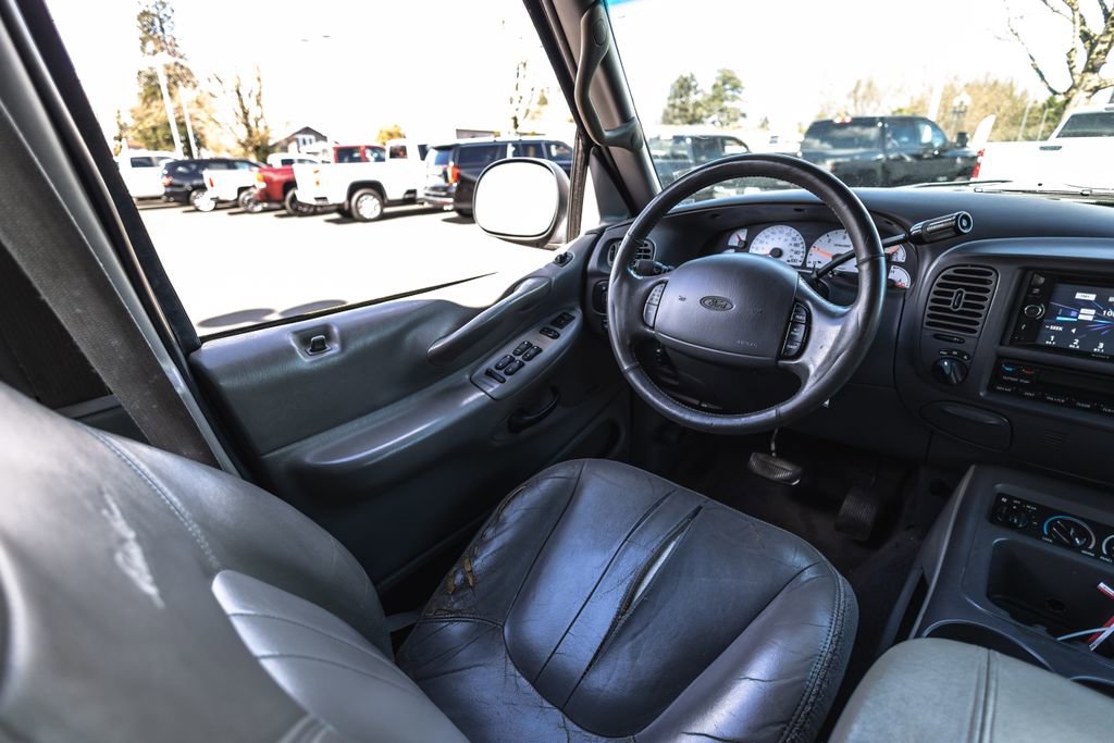 Used 2001 Ford Expedition Eddie Bauer image 22