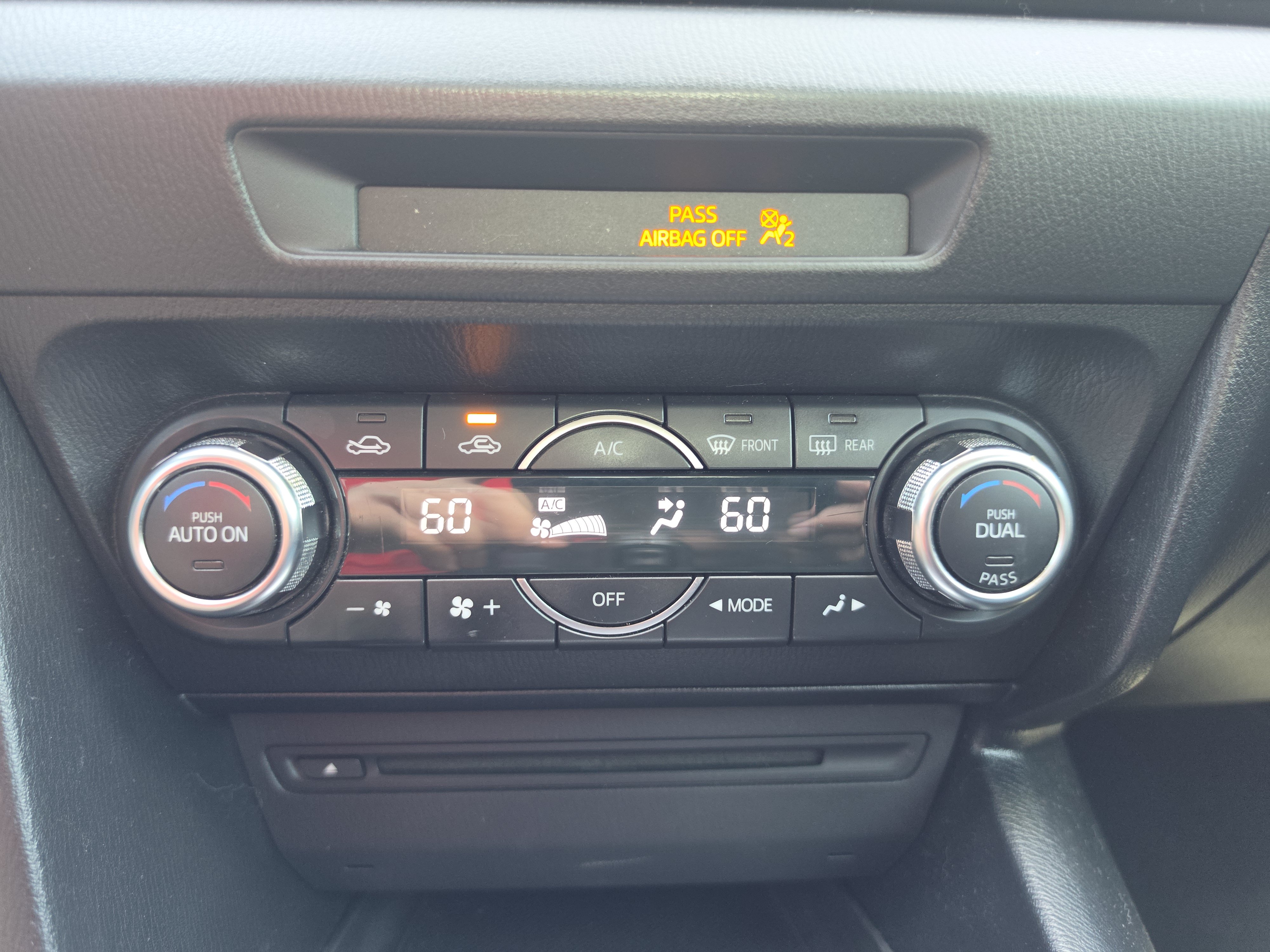 Used 2015 MAZDA MAZDA3 i Touring w/ Technology Package FWD image 30