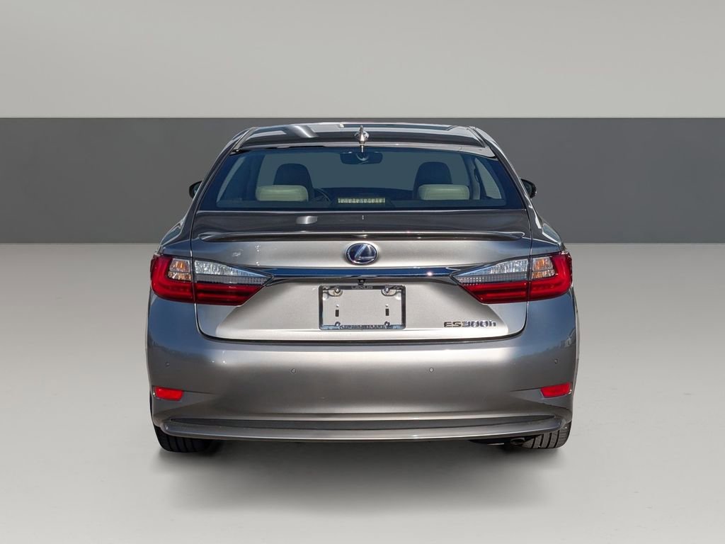 Used 2016 Lexus ES 300h w/ Luxury Package w/Wood Trim image 10