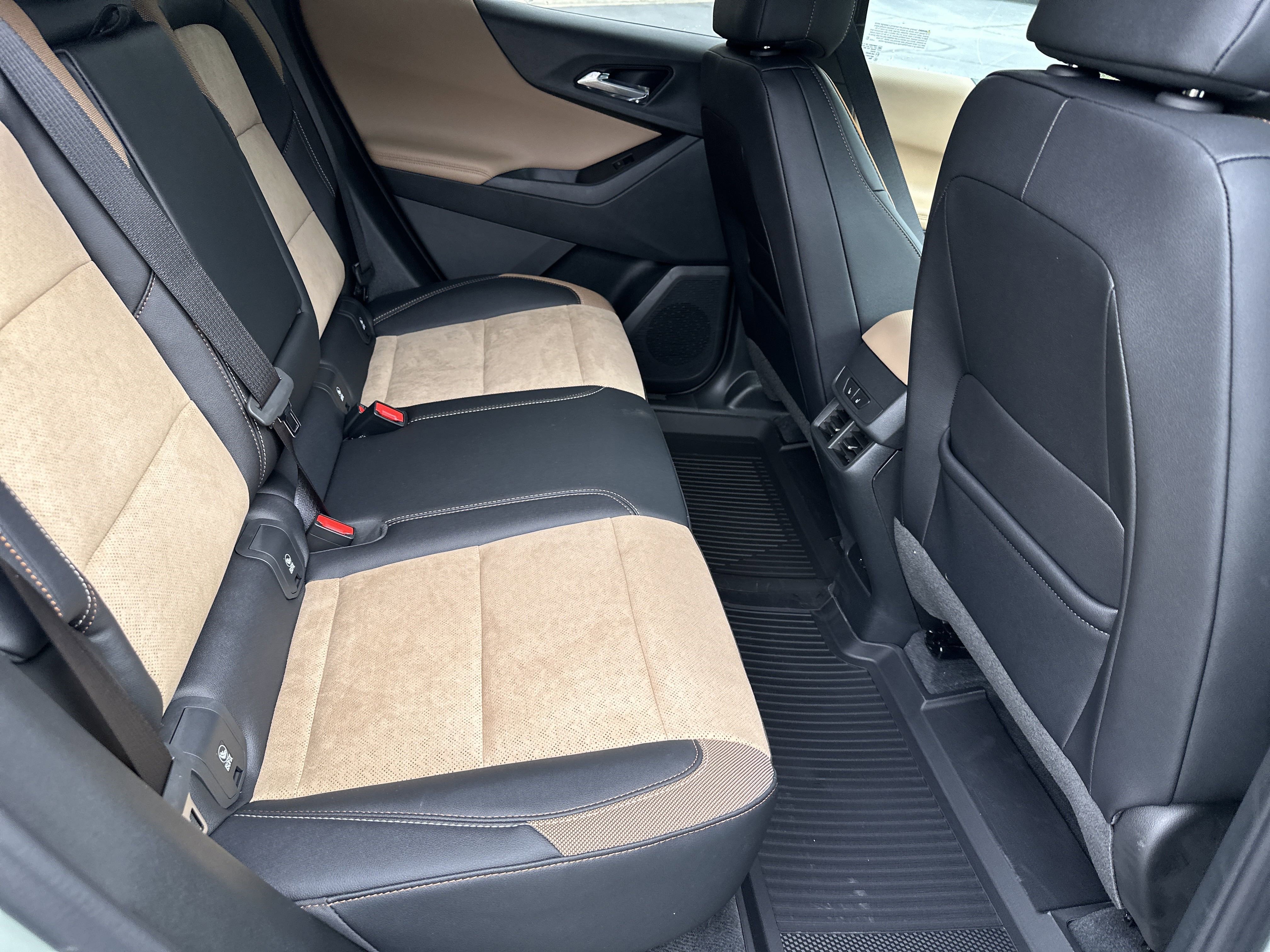 New 2026 Chevrolet Equinox ACTIV w/ Convenience Package III image 16