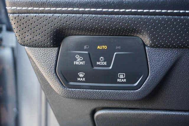 Used 2025 Volkswagen Atlas SE AWD/4WD image 28