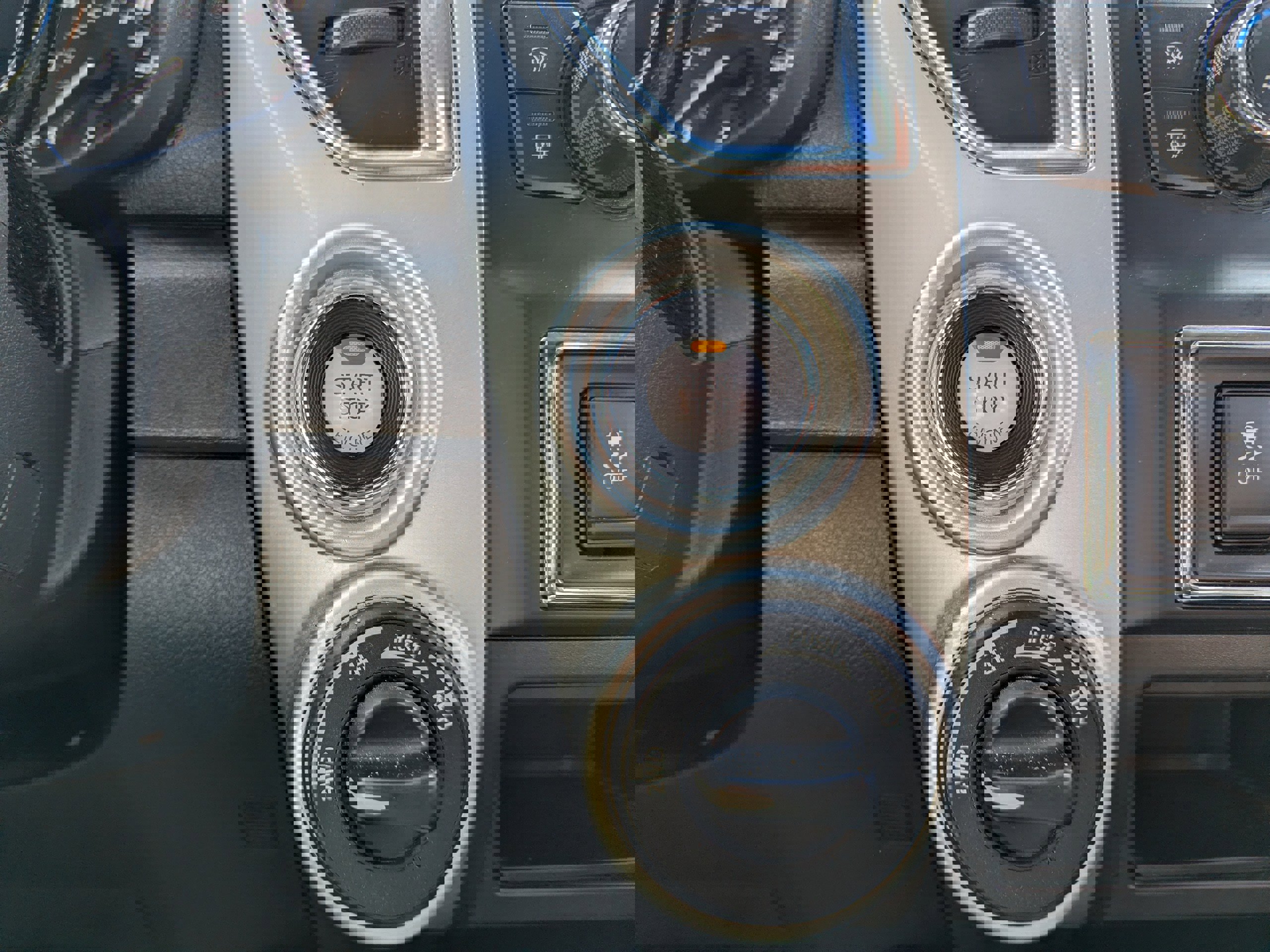 Used 2020 Nissan Titan SV w/ SV Convenience Package image 19