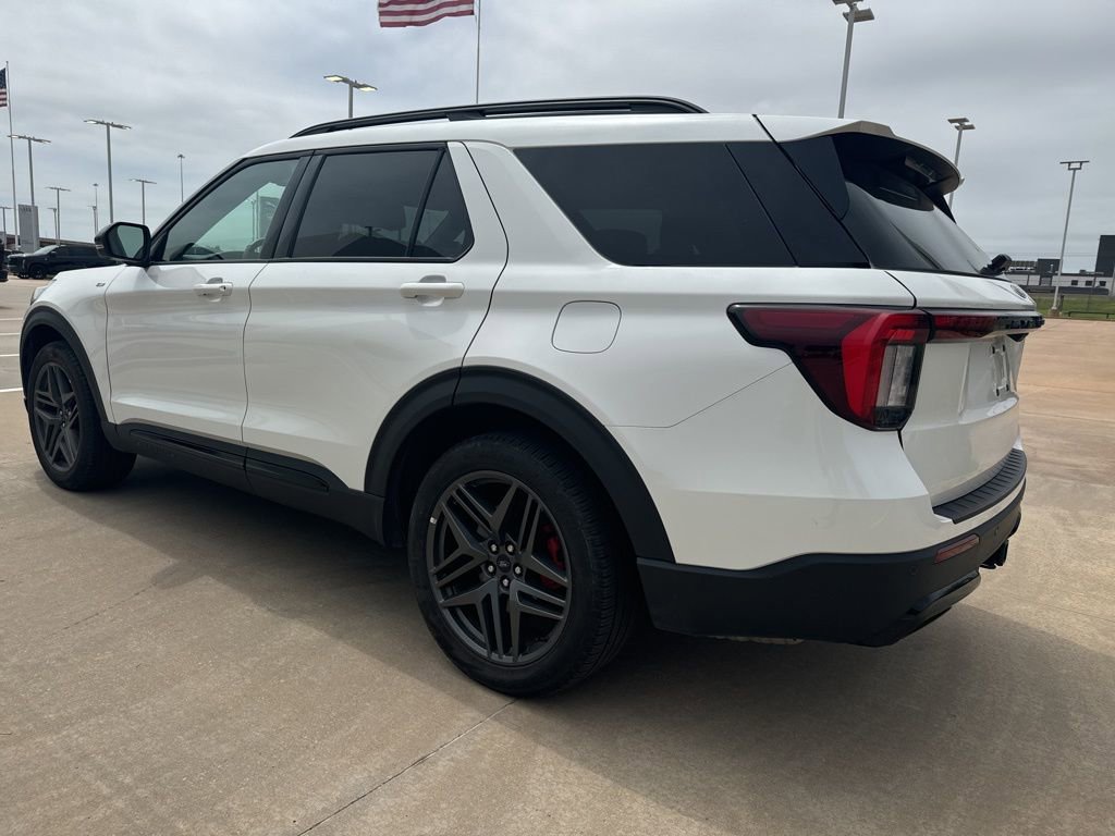 Used 2025 Ford Explorer ST-Line w/ ST-Line Street Pack AWD/4WD image 4
