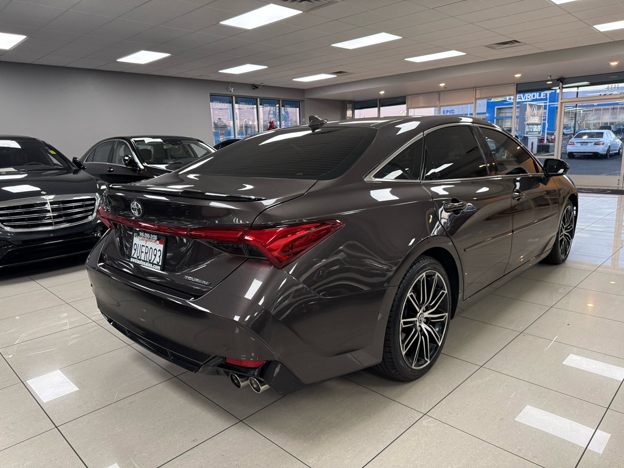 Used 2019 Toyota Avalon Touring w/ Advanced Safety Package image 2