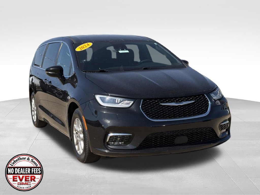 Used 2024 Chrysler Pacifica Touring FWD 360° Tour