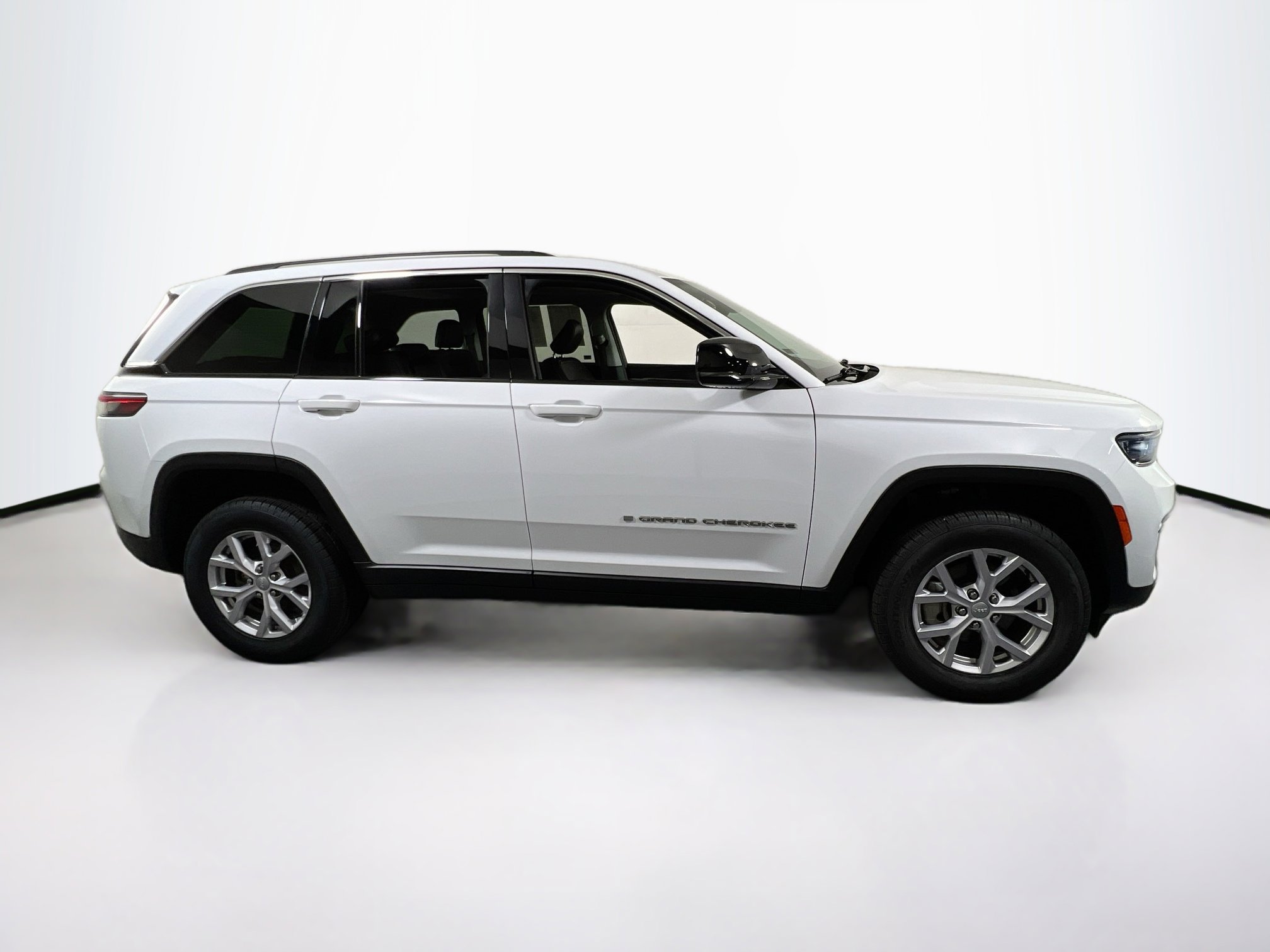 Used 2022 Jeep Grand Cherokee Limited image 4