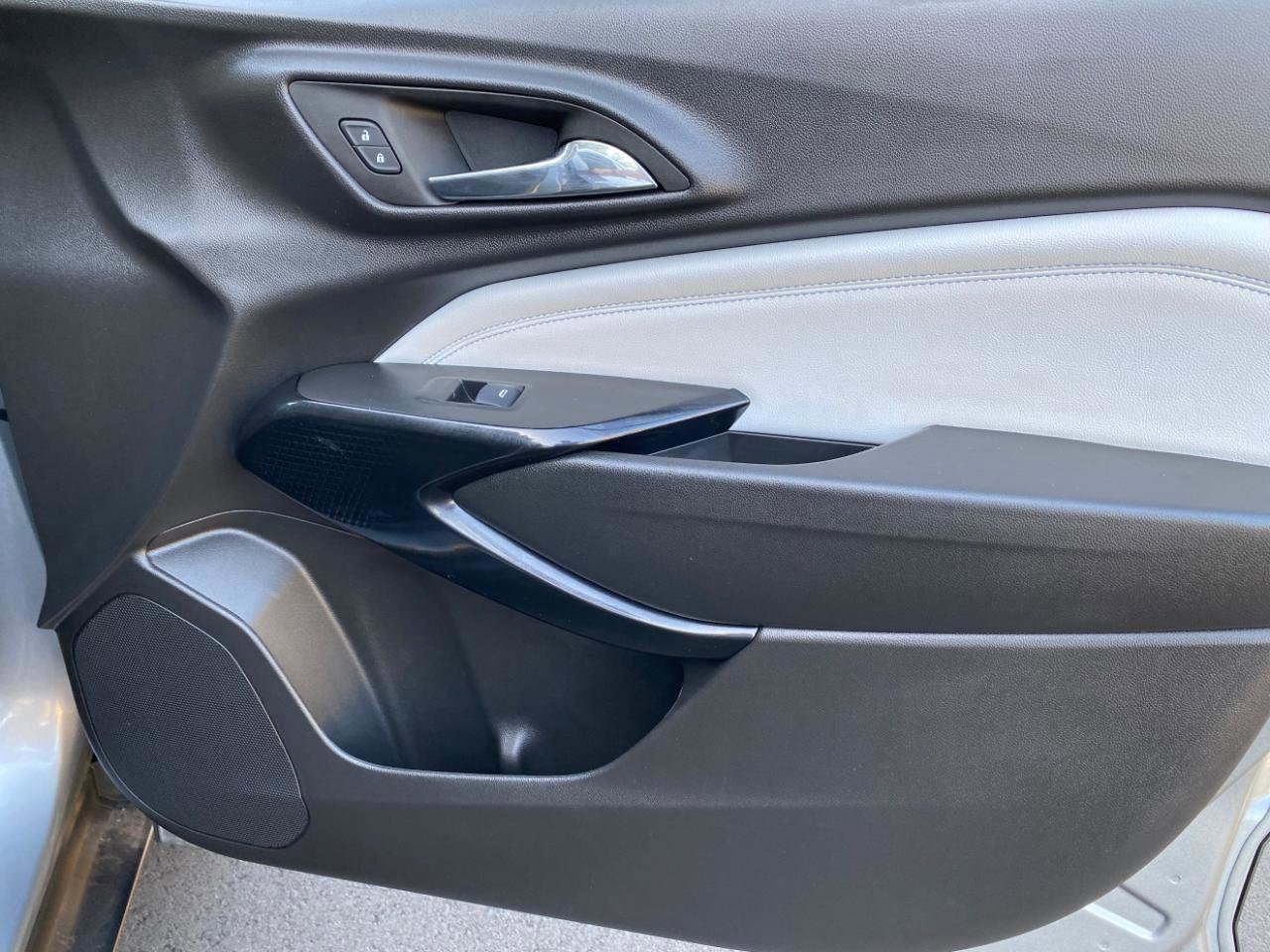 Used 2025 Chevrolet Trax LT w/ Driver Confidence Package image 41