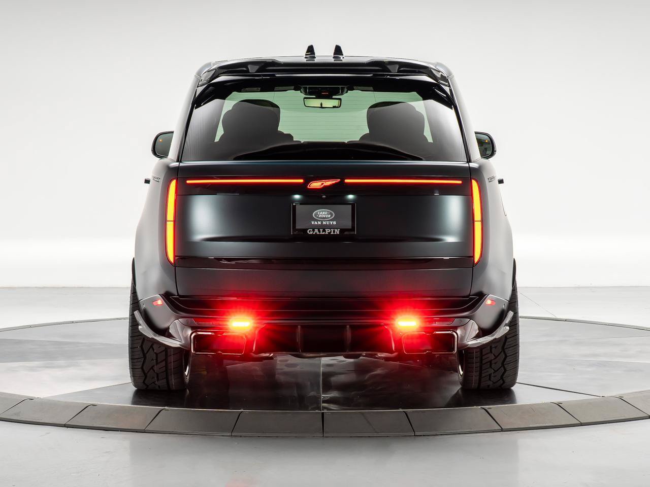 Used 2025 Land Rover Range Rover Long Wheelbase Autobiography AWD/4WD image 4