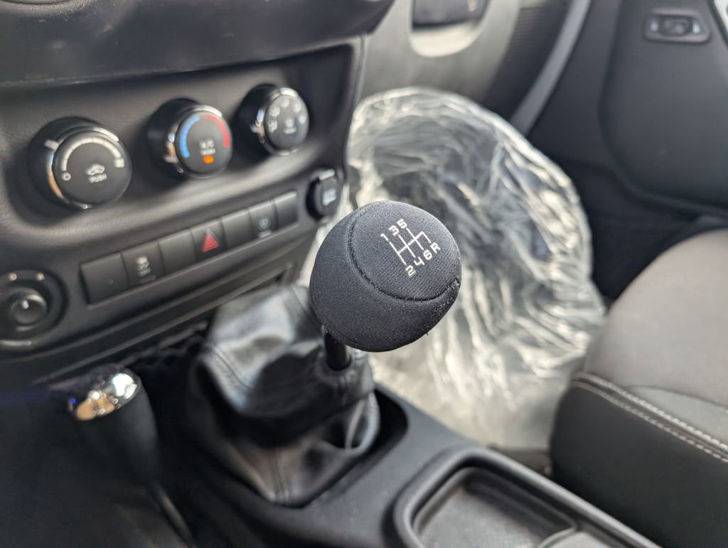 Used 2016 Jeep Wrangler Unlimited Sahara w/ Dual Top Group image 17