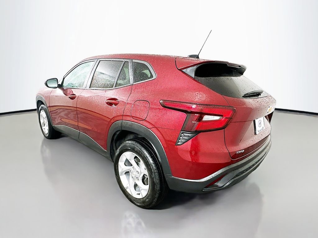 Used 2025 Chevrolet Trax LS w/ LS Convenience Package image 7
